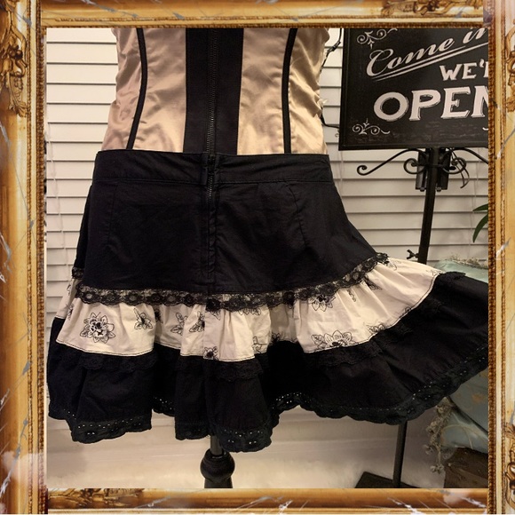 🚨Final Sale 🧚♀️Tripp NYC Skull Floral Lace Tiered Mini Skirt - Picture 12 of 16